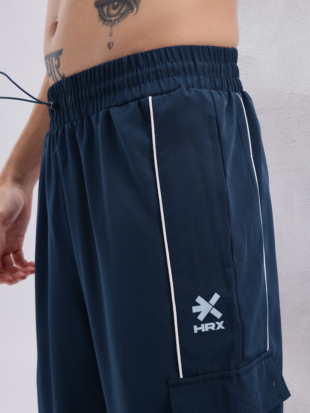 HRX by Hrithik Roshan Men Lifestyle Contrast Piping Detail Cargo-Style Track pants
