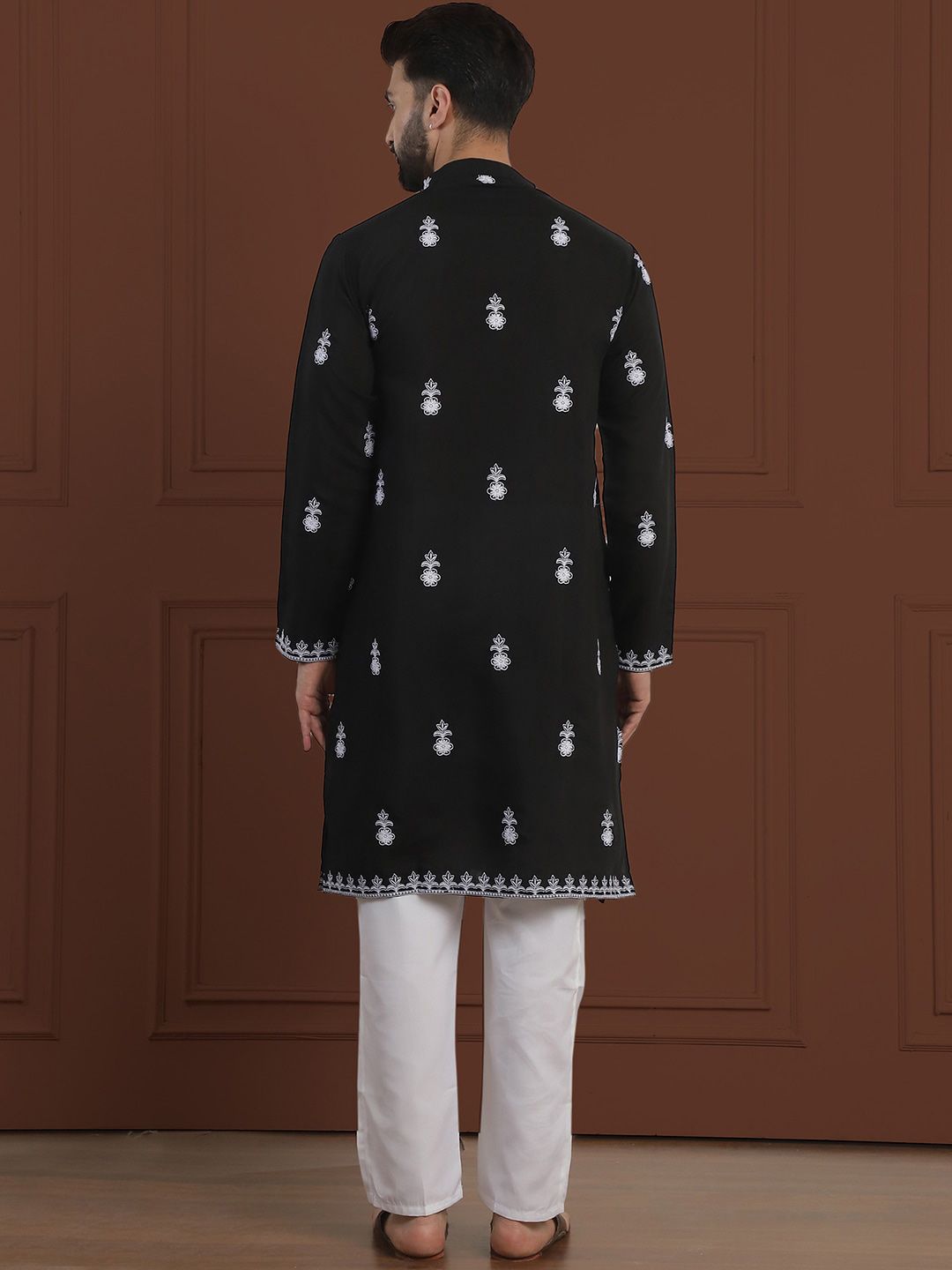 SOJANYA LUXE Motif Etnik Bersulam Kolar Mandarin Lurus Kapas Tulen Kurta & Piyama