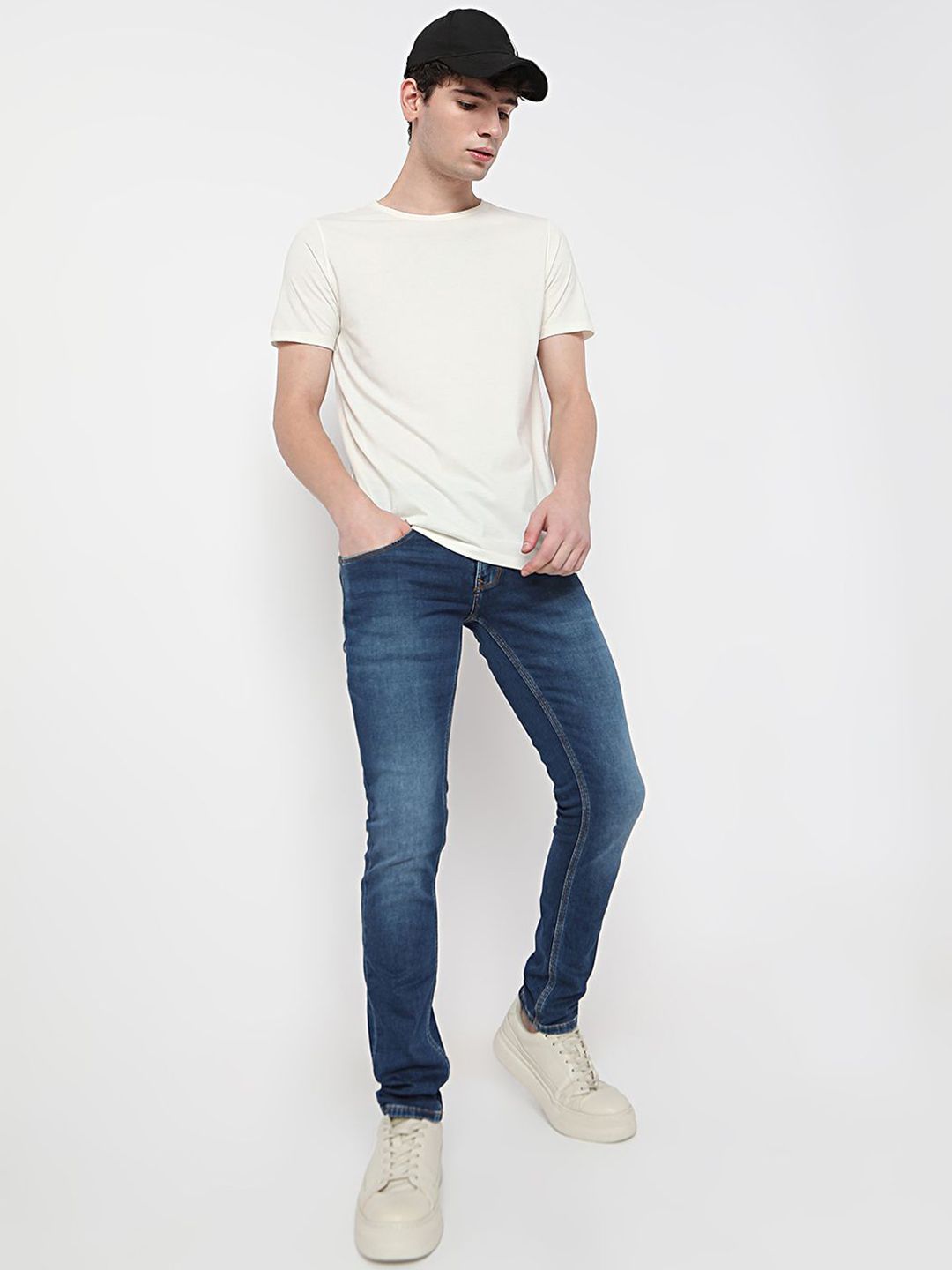 SPYKAR Men Cotton Slim Fit Low-Rise Light Fade Stretchable Jeans