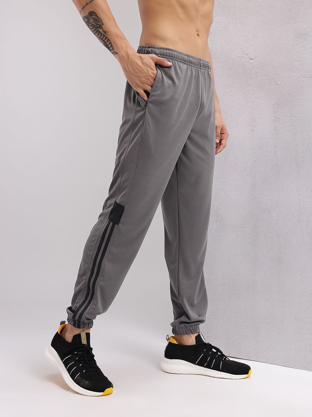 HRX by Hrithik Roshan Men Side Stripes Rapid-Dry Training Joggers