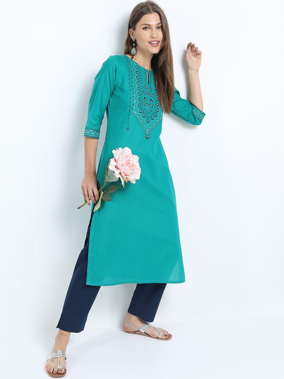 Vishudh Women Blue Floral Embroidered Thread Work Kurta
