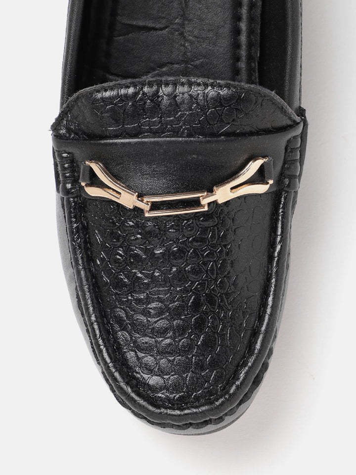 DressBerry Women Textured Chain Detail Wedge Heel Loafers