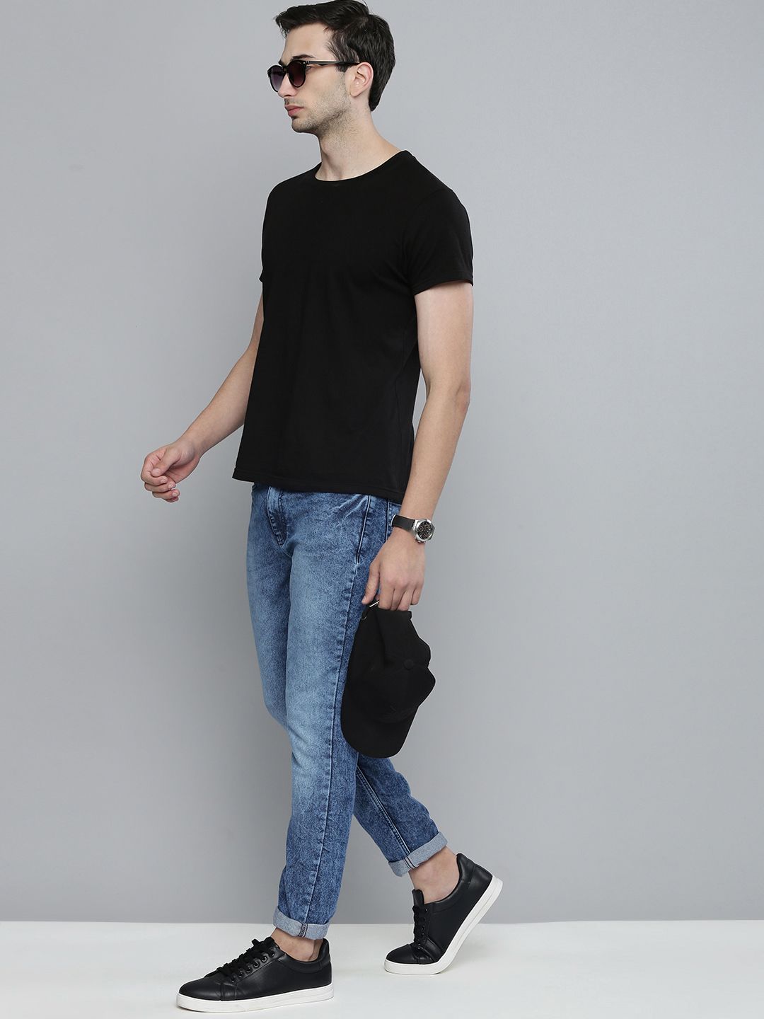 The Indian Garage Co Men Blue Slim Fit Mildly Distressed Light Fade Stretchable Jeans