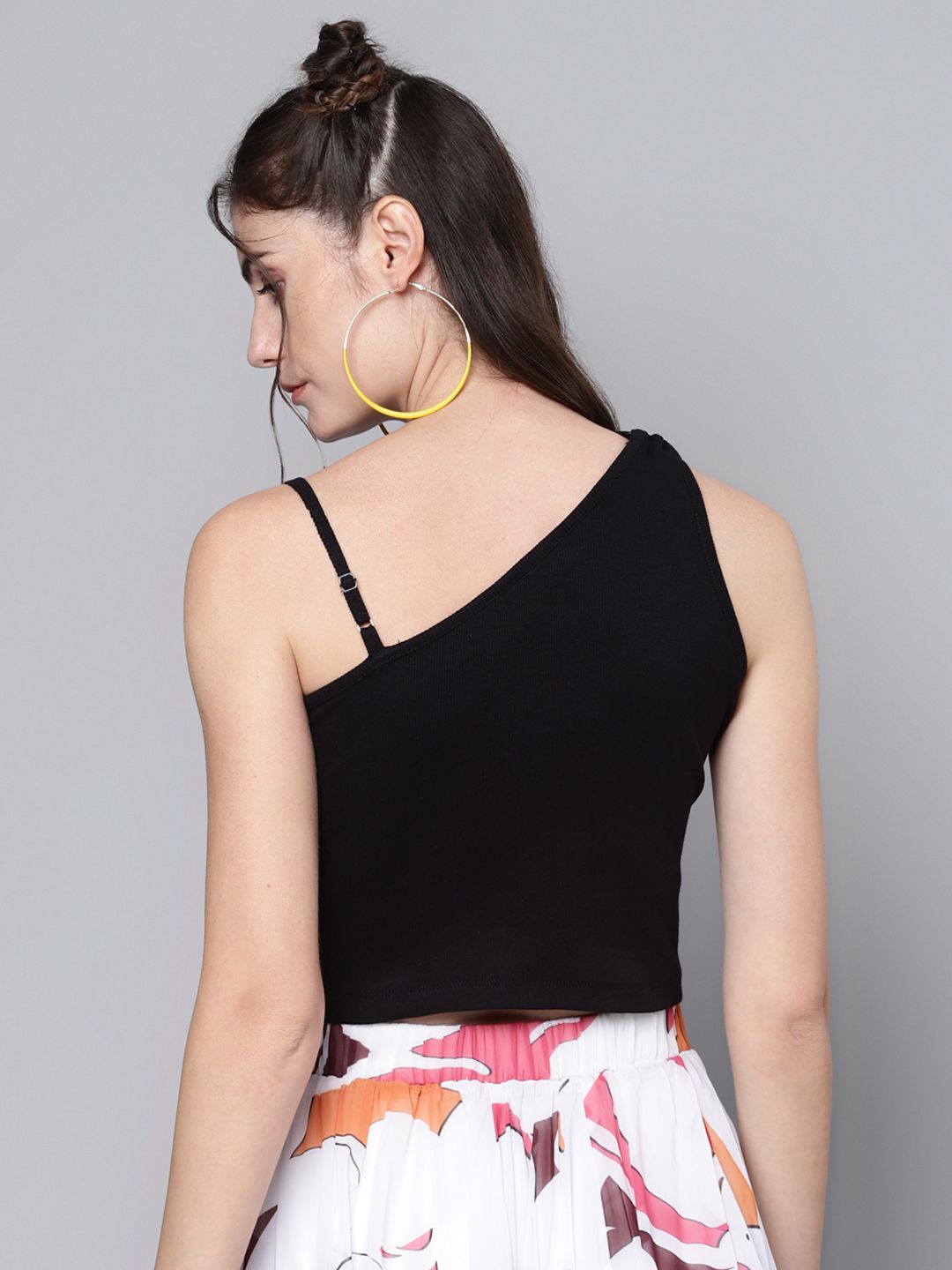 SASSAFRAS Black Solid Strappy Crop Top