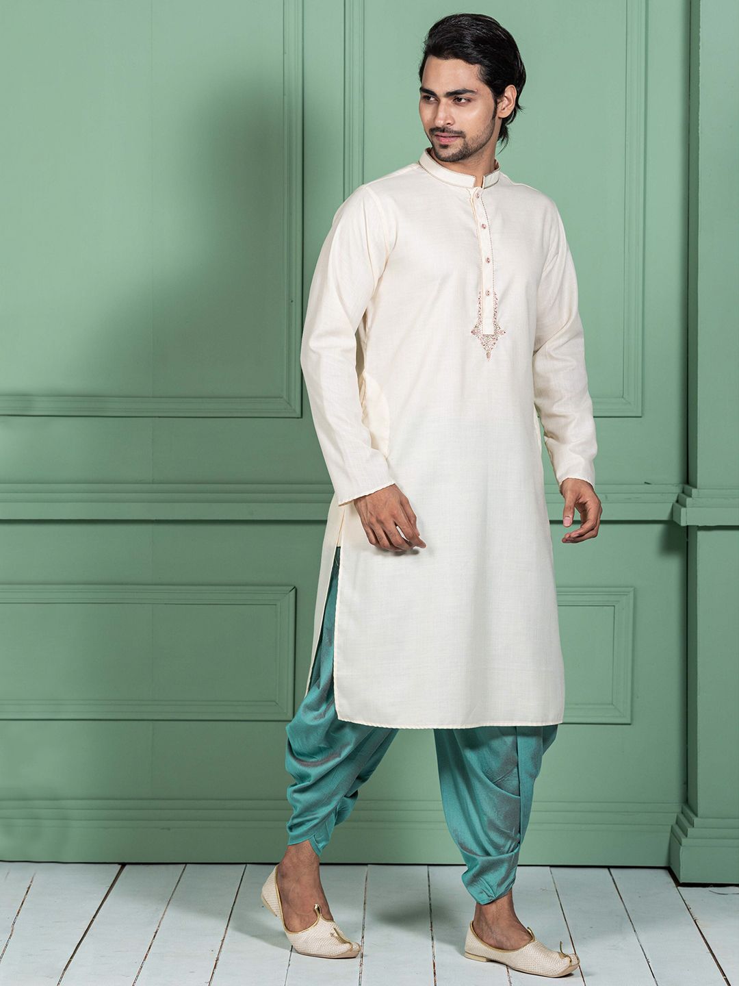 KISAH Ethnic Motif Embroidered Mandarin Collar Thread Work Kurta