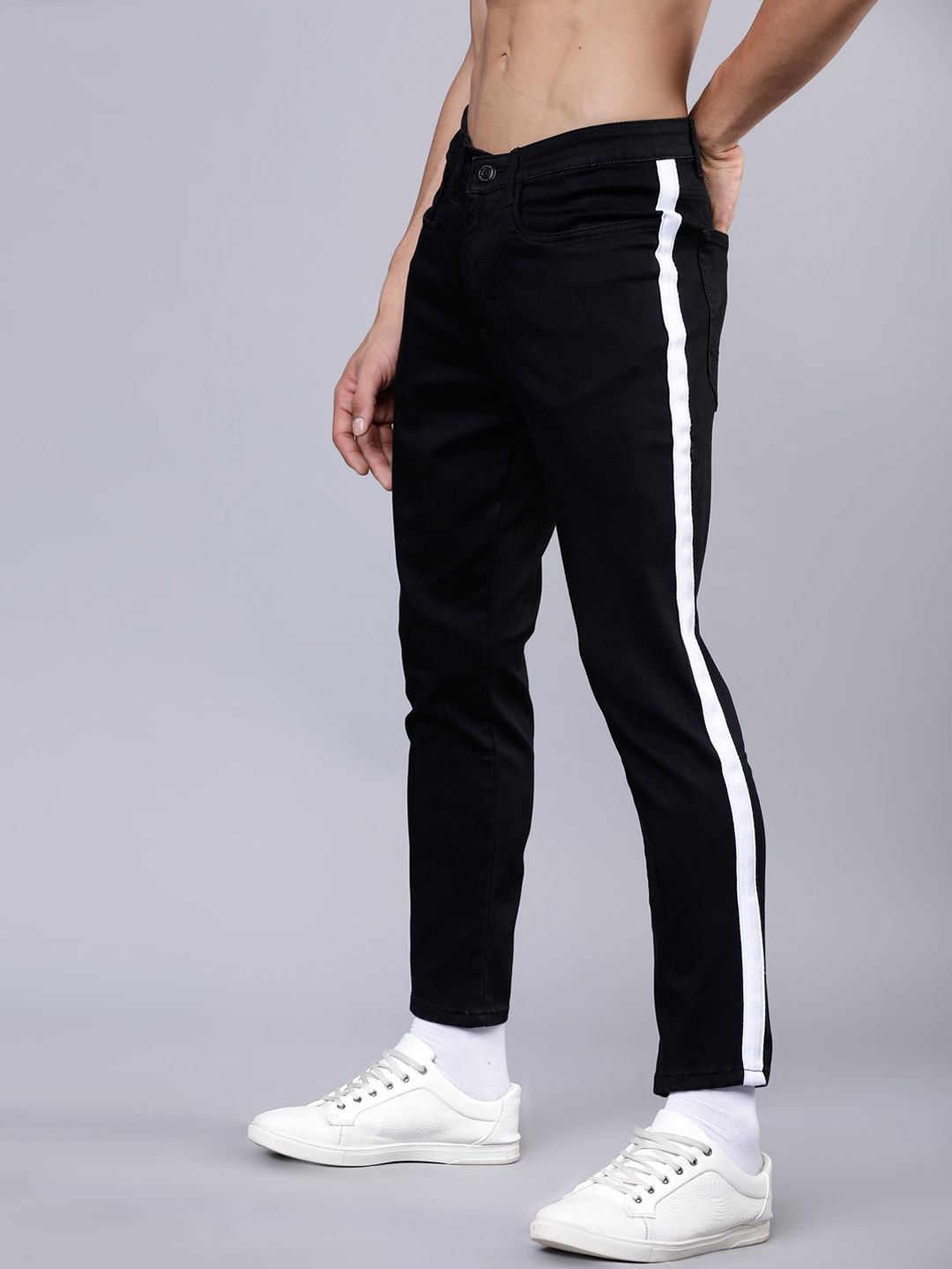 HIGHLANDER Men Black Tapered Fit Mid-Rise Clean Look Stretchable Jeans