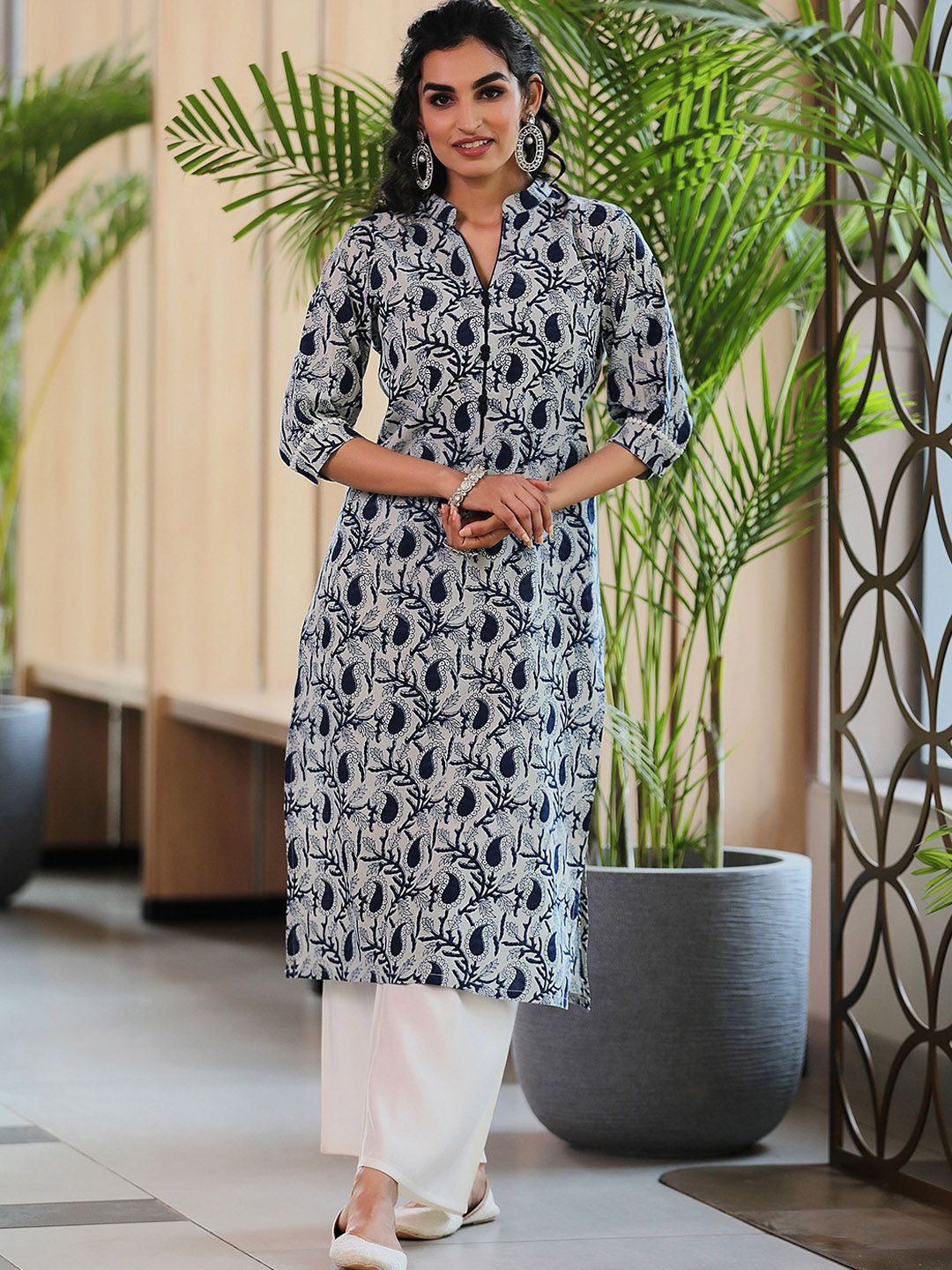 Libas Women Floral Printed Gotta Patti Floral Kurta