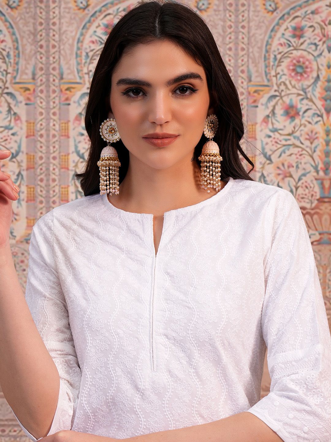 Vishudh White Ethnic Motifs Embroidered Thread Work Straight Kurta