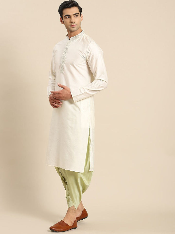 KISAH Men Solid Regular Fit Thread Work Kurta