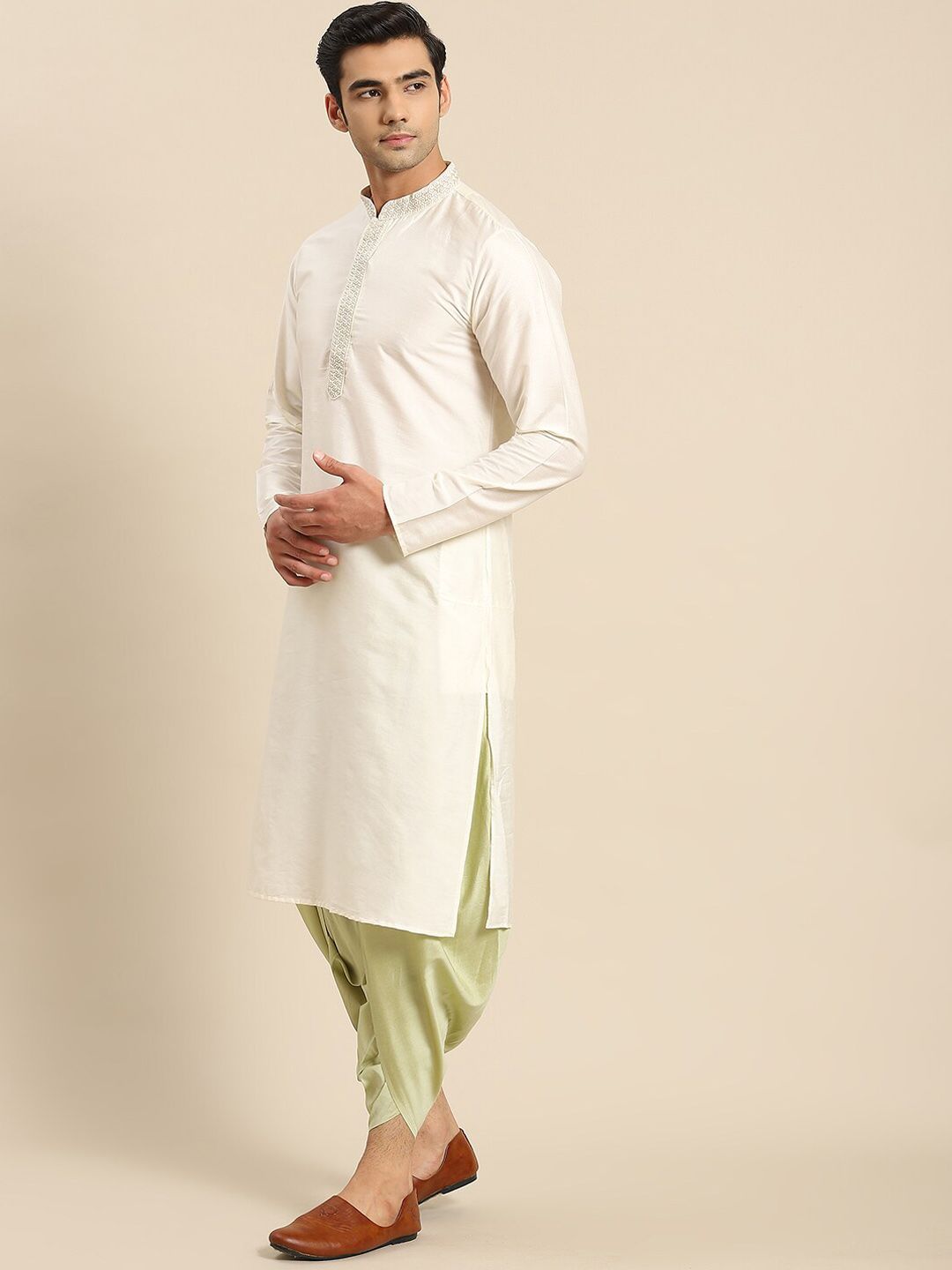 KISAH Men Solid Regular Fit Thread Work Kurta