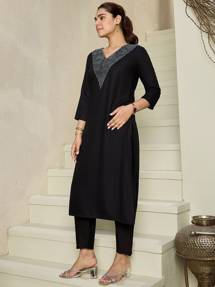 Indo Era Geometric Embroidered V Neck Pure Cotton Kurta