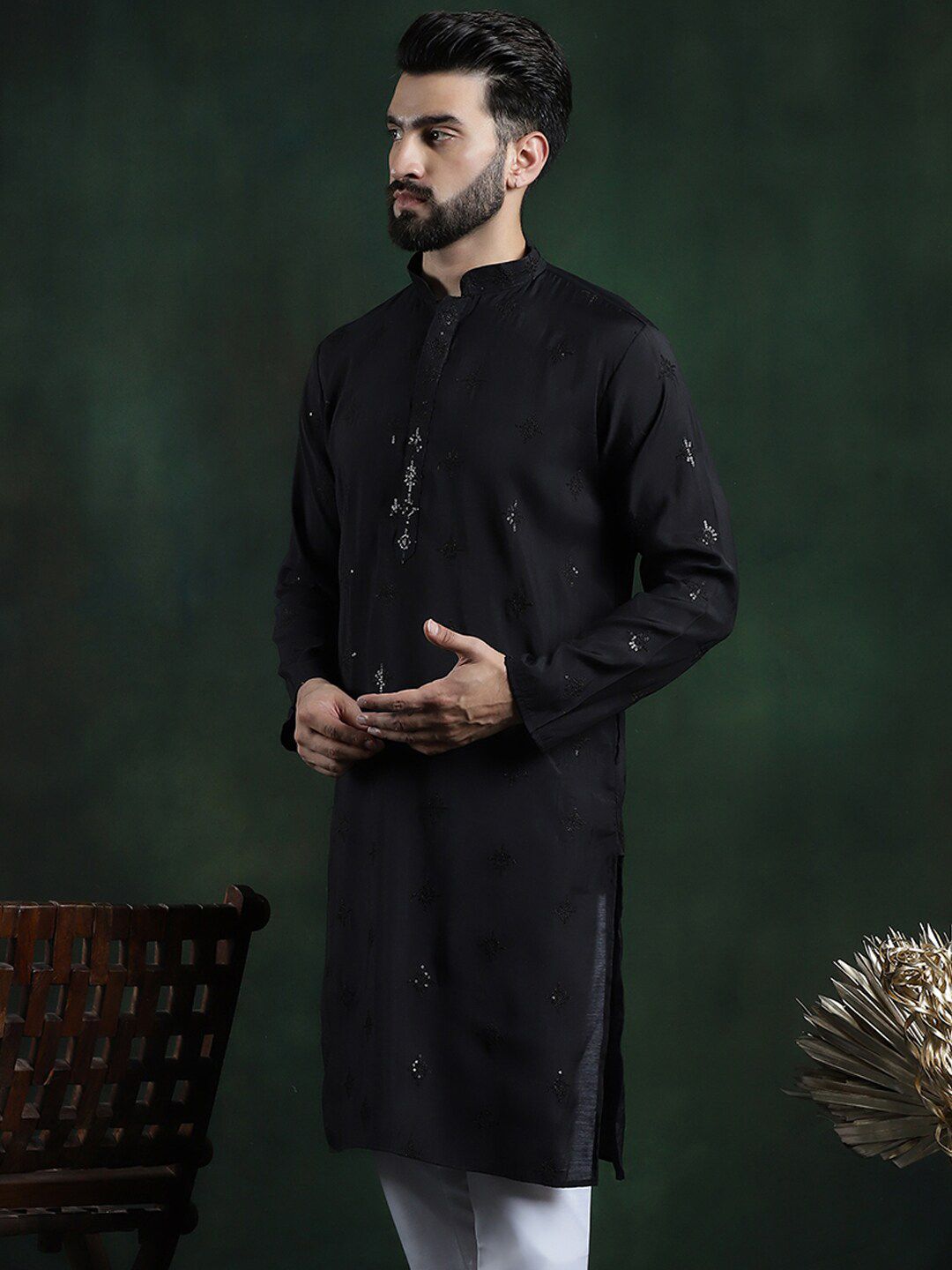 SOJANYA Ethnic Motifs Embroidered Mandarin Collar Sequinned Straight Kurta
