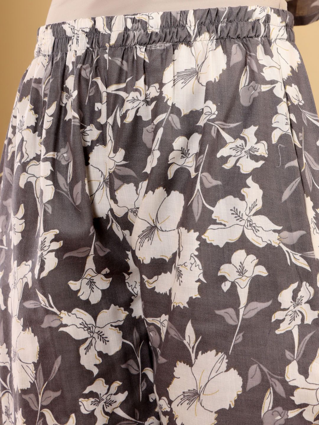 Varanga Floral Printed V-Neck Straight Kurta With Trousers