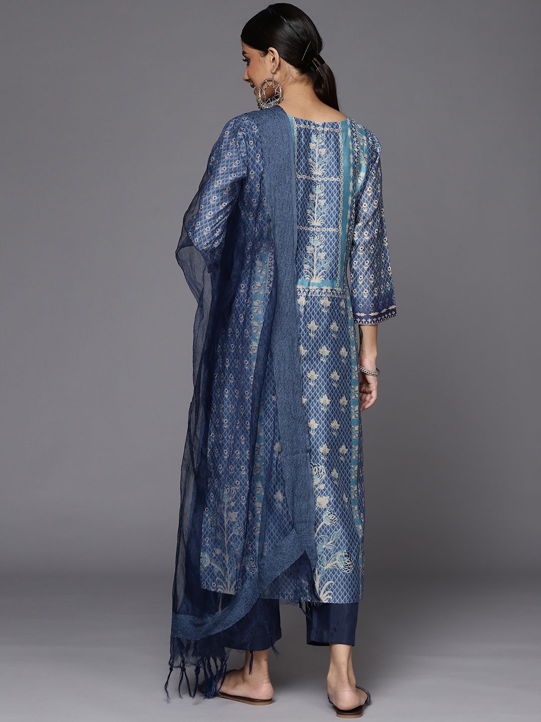 Varanga Women Blue Floral Printed Sequinned Kurta with Trousers & With Dupatta