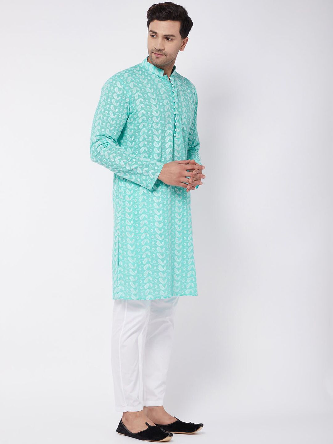 VASTRAMAY Men Green Embroidered Chikankari Pure Cotton Kurta with Churidar