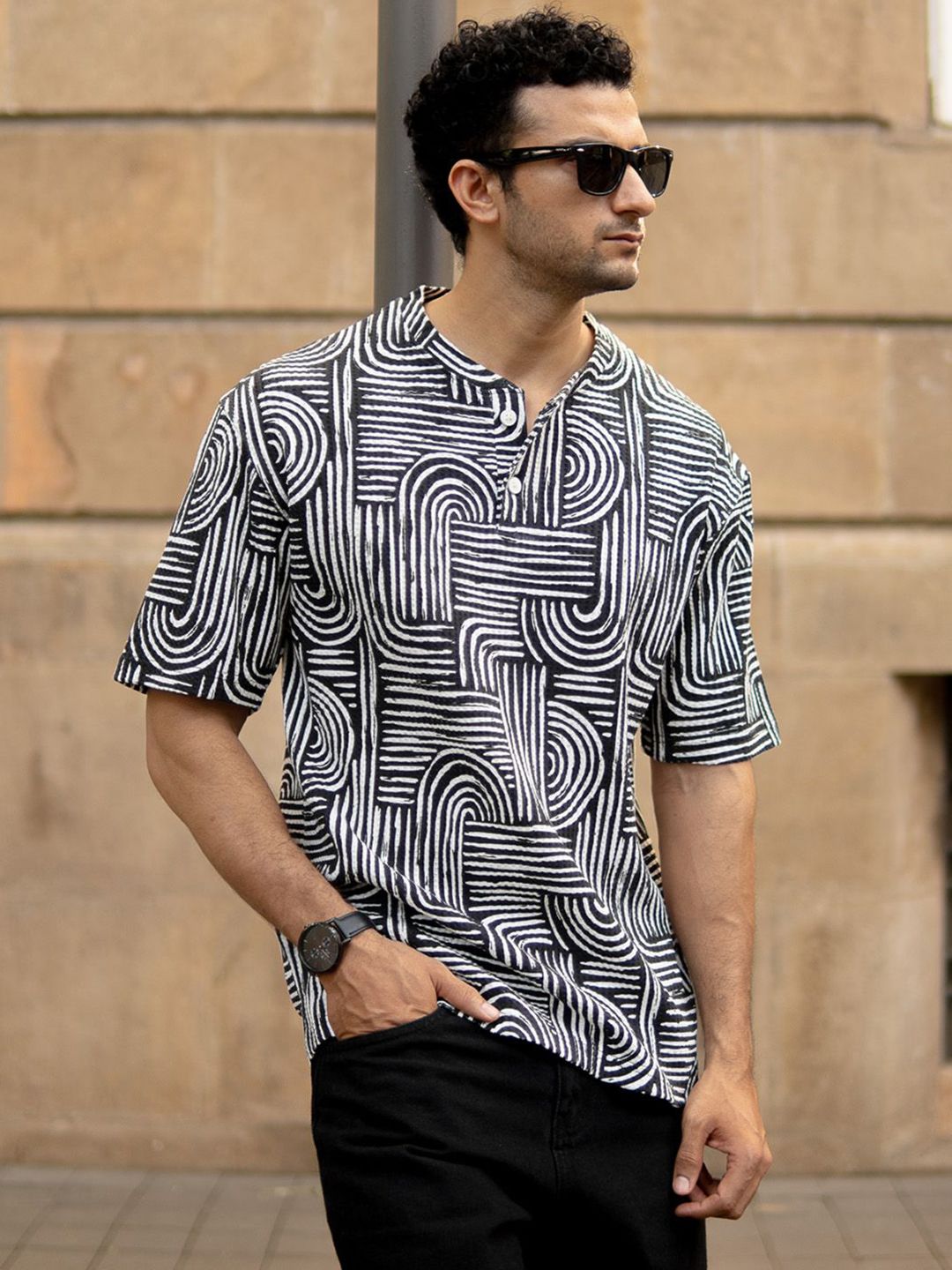 T-Shirt T-Shirt Lengan Powerlook Geometric Henley Neck-Led