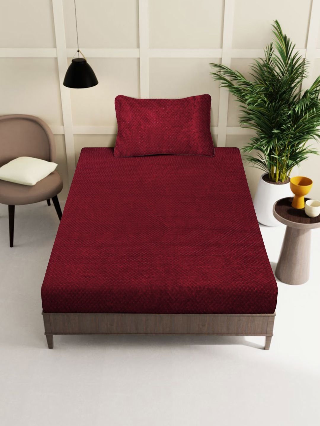 KLOTTHE Red Solid Dilengkapi Cadar Bujang Bulu 300 TC dengan 1 Sarung Bantal
