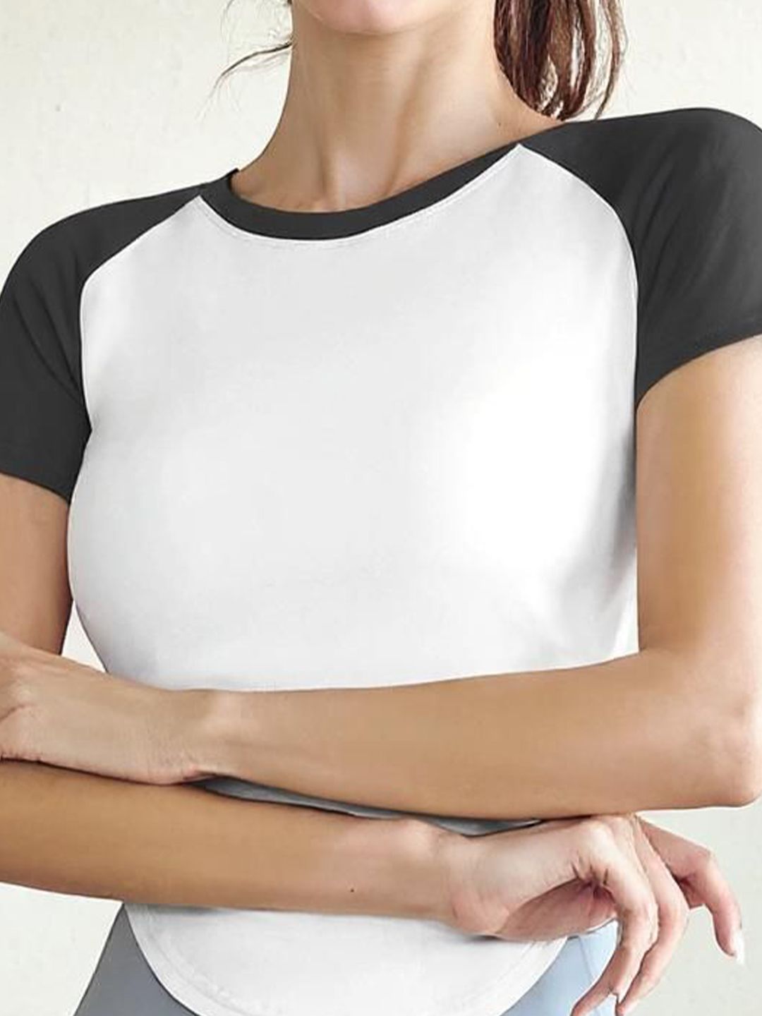 HRX by Hrithik Roshan Women Colourblocked Fitted Crop Top