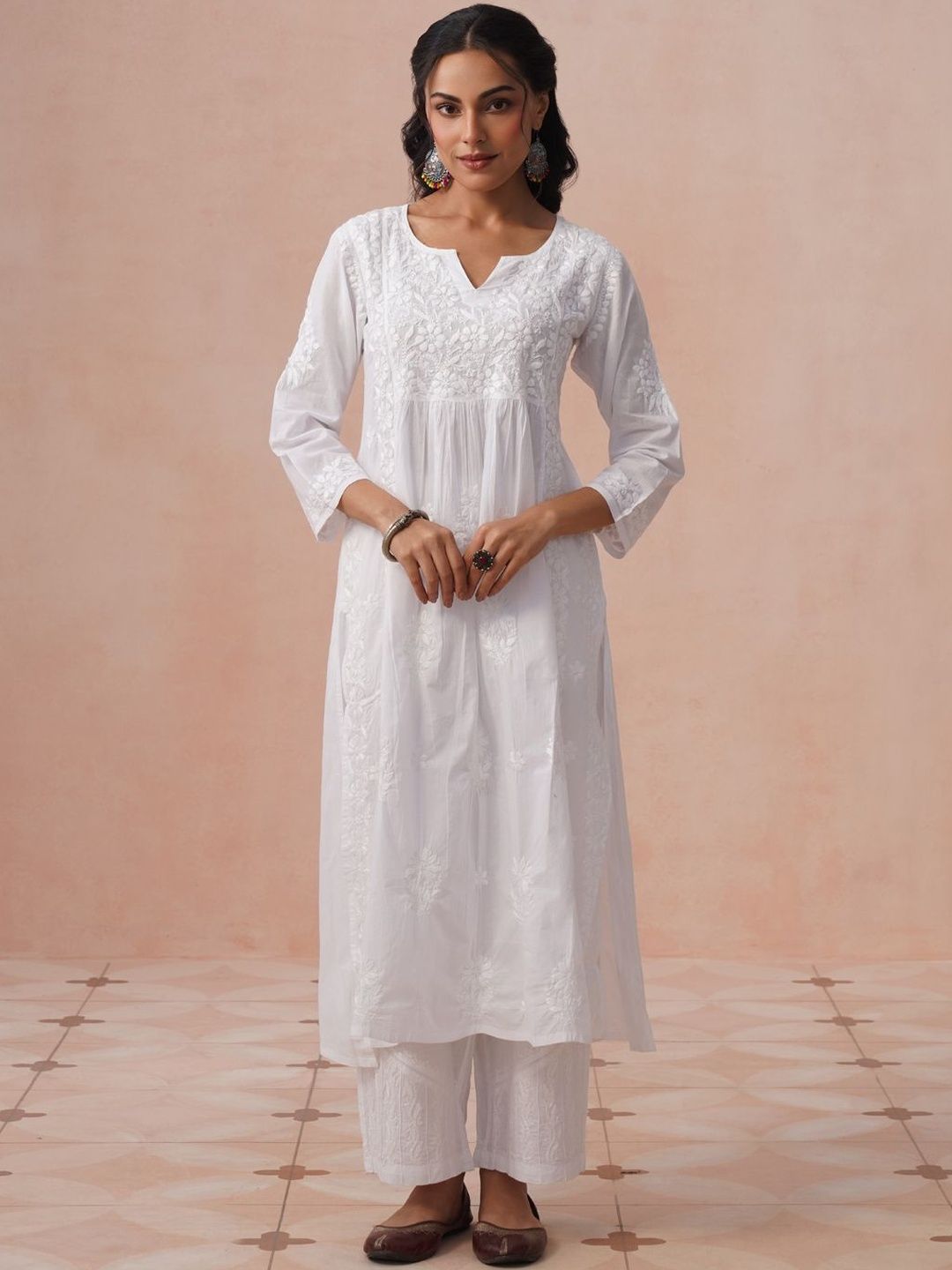 Rumah Wanita Chikankari Bersulam Kurta Romantik Putih Chikankari