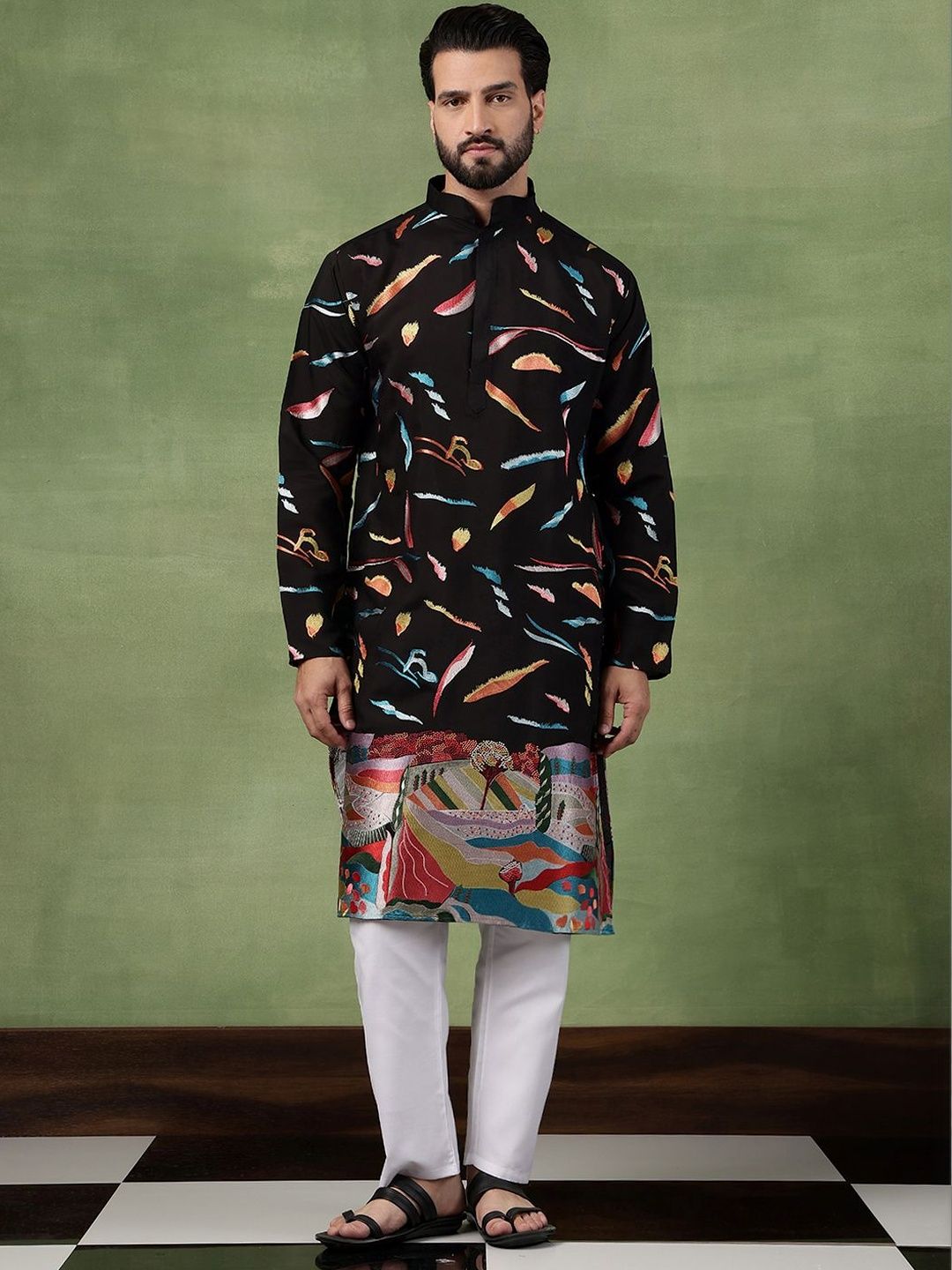 SOJANYA Men Embellished Thread Work Kurta