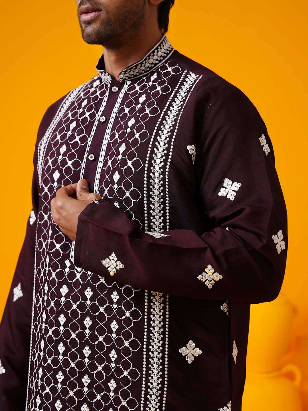 SOJANYA LUXE Kolar Mandarin Sulam Bunga Berlabuci Kurta Lurus Dengan Seluar
