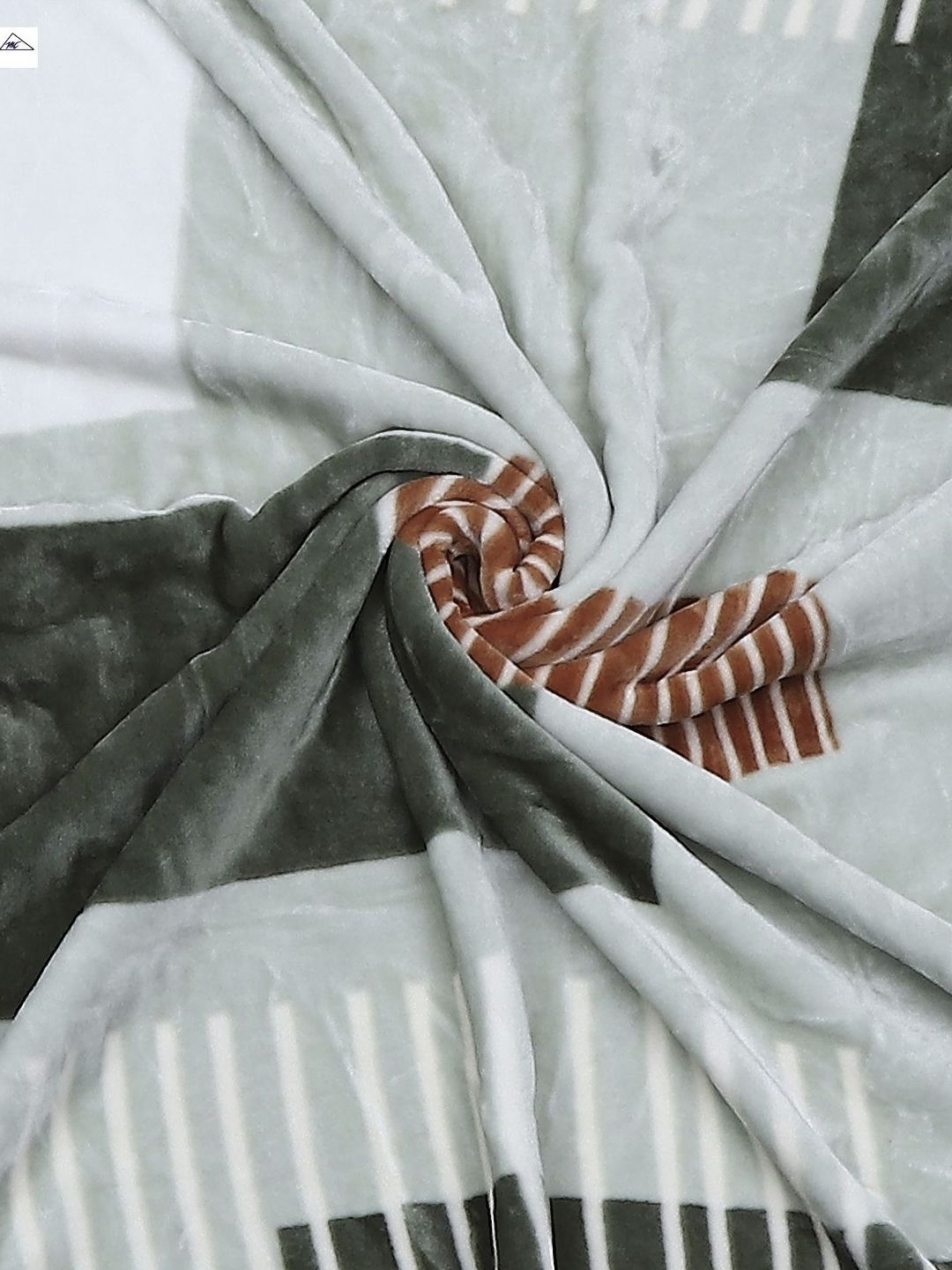 Monte Carlo White & Green Abstract Printed Mild Winter 500 GSM Single Bed Blanket