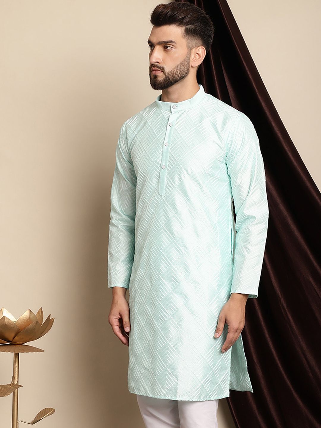 Kerja Benang Sulam Geometri Anouk Kurta Kolar Mandarin