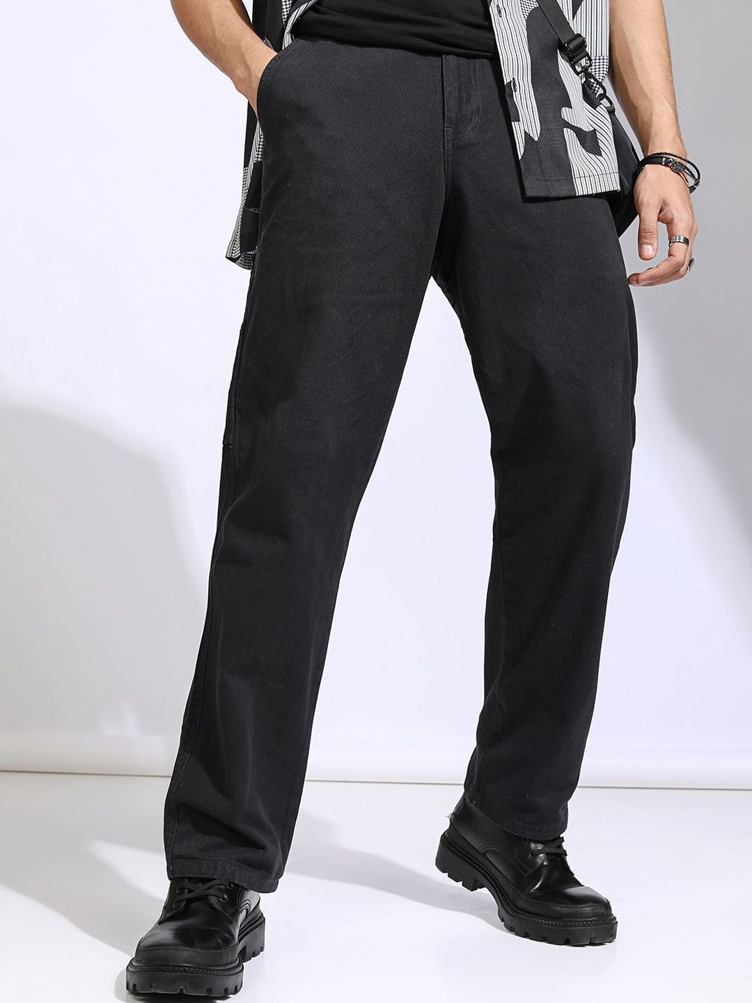 HIGHLANDER Men Cotton Mid-Rise Straight Fit Cargo Trousers