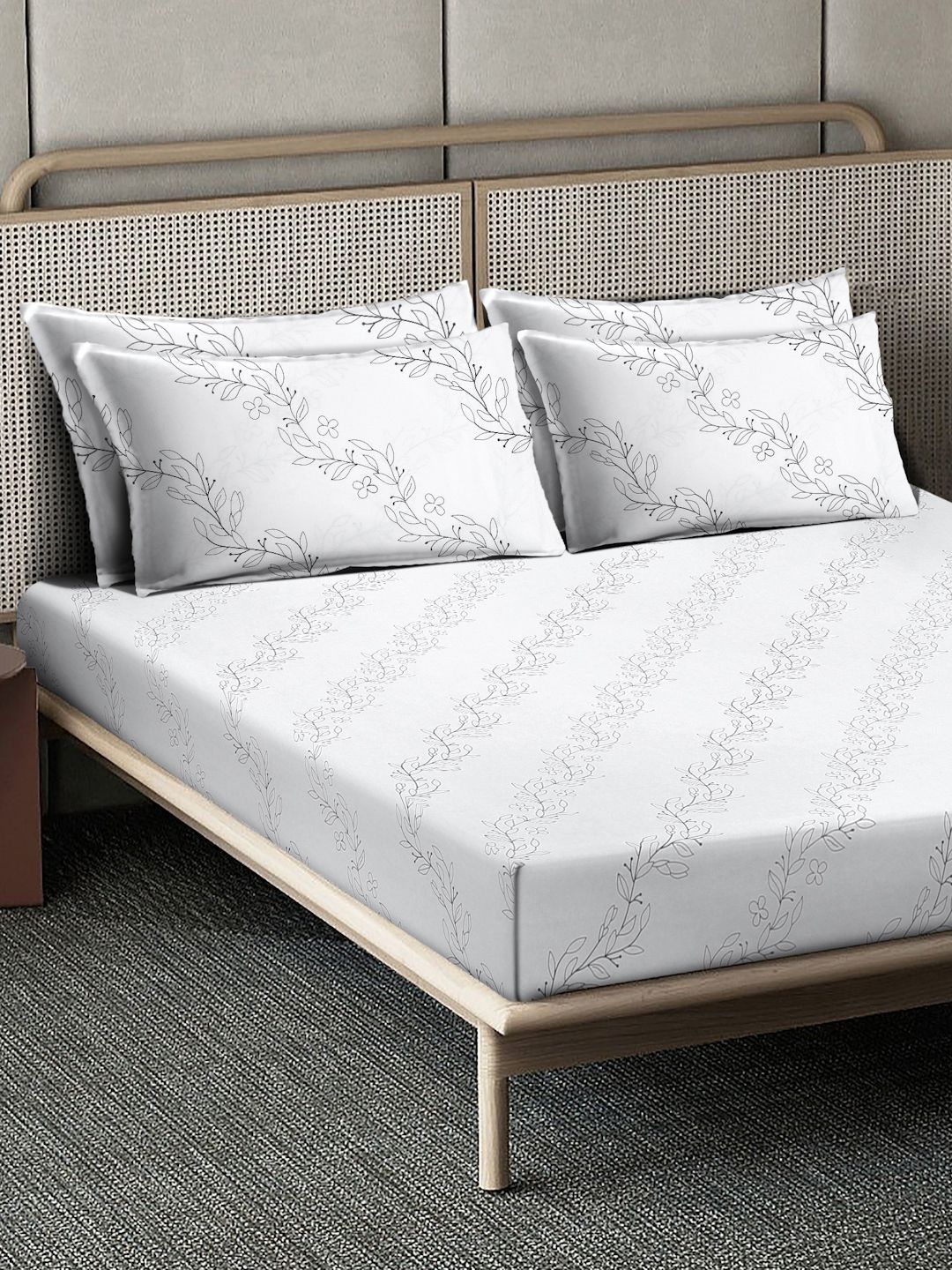 Myntra Elegant Homes White Floral 400 TC Cadar dengan 2 Sarung Bantal