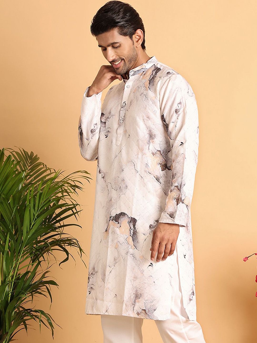Jompers Men Embroidered Sequinned Kurta