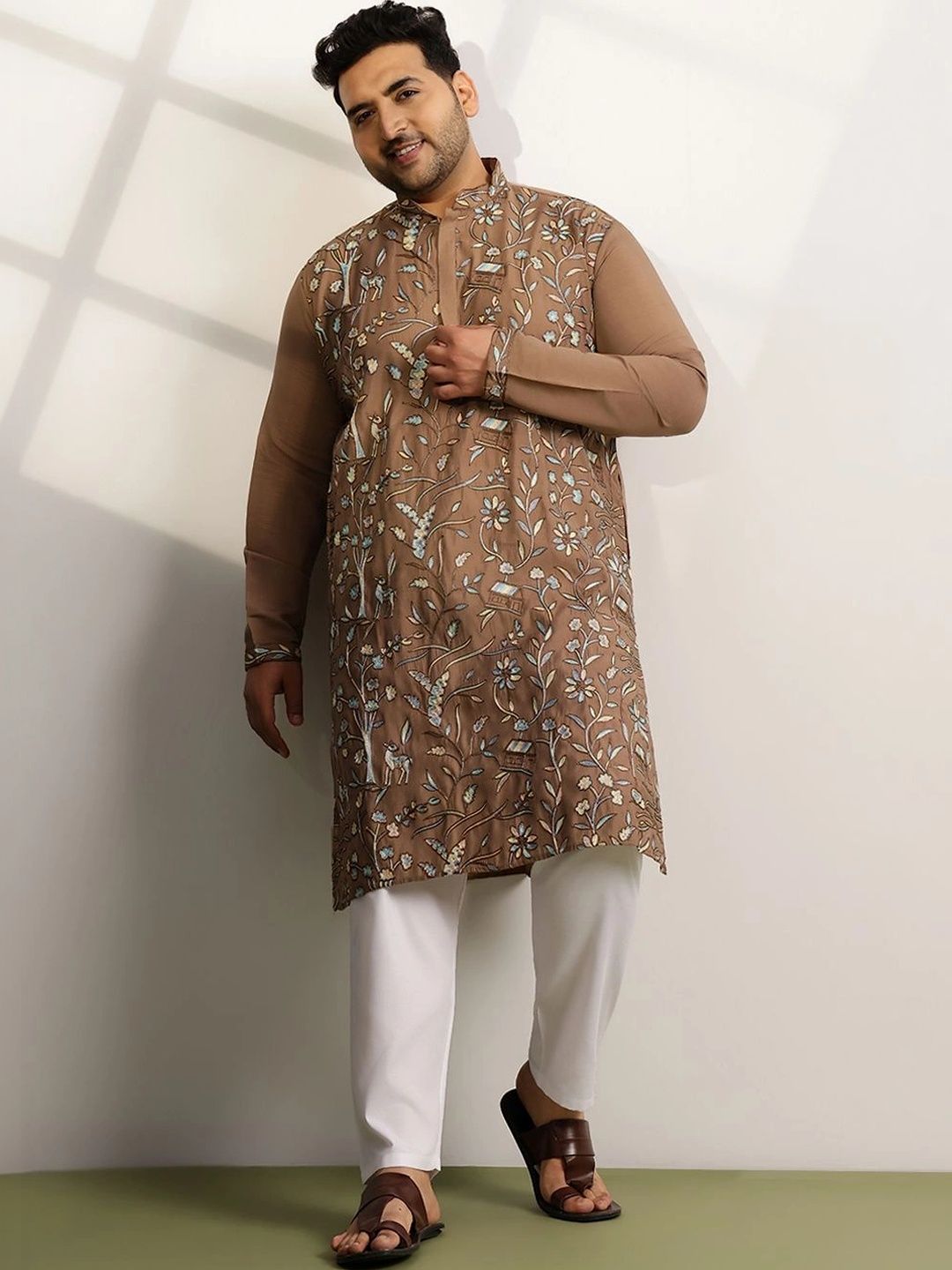 SOJANYA PLUS Men Floral Embroidered Regular Thread Work Kurta with Pyjamas