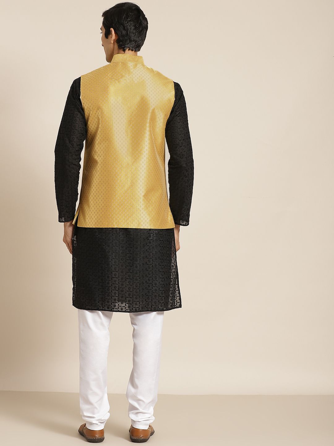 SOJANYA Lelaki Black Chikankari Pure Cotton Kurta with Churidar & Nehru Jacket
