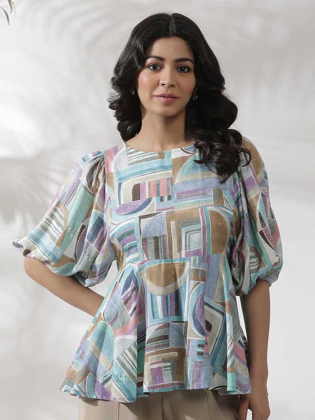 W Geometric Printed Puffed Sleeves Top