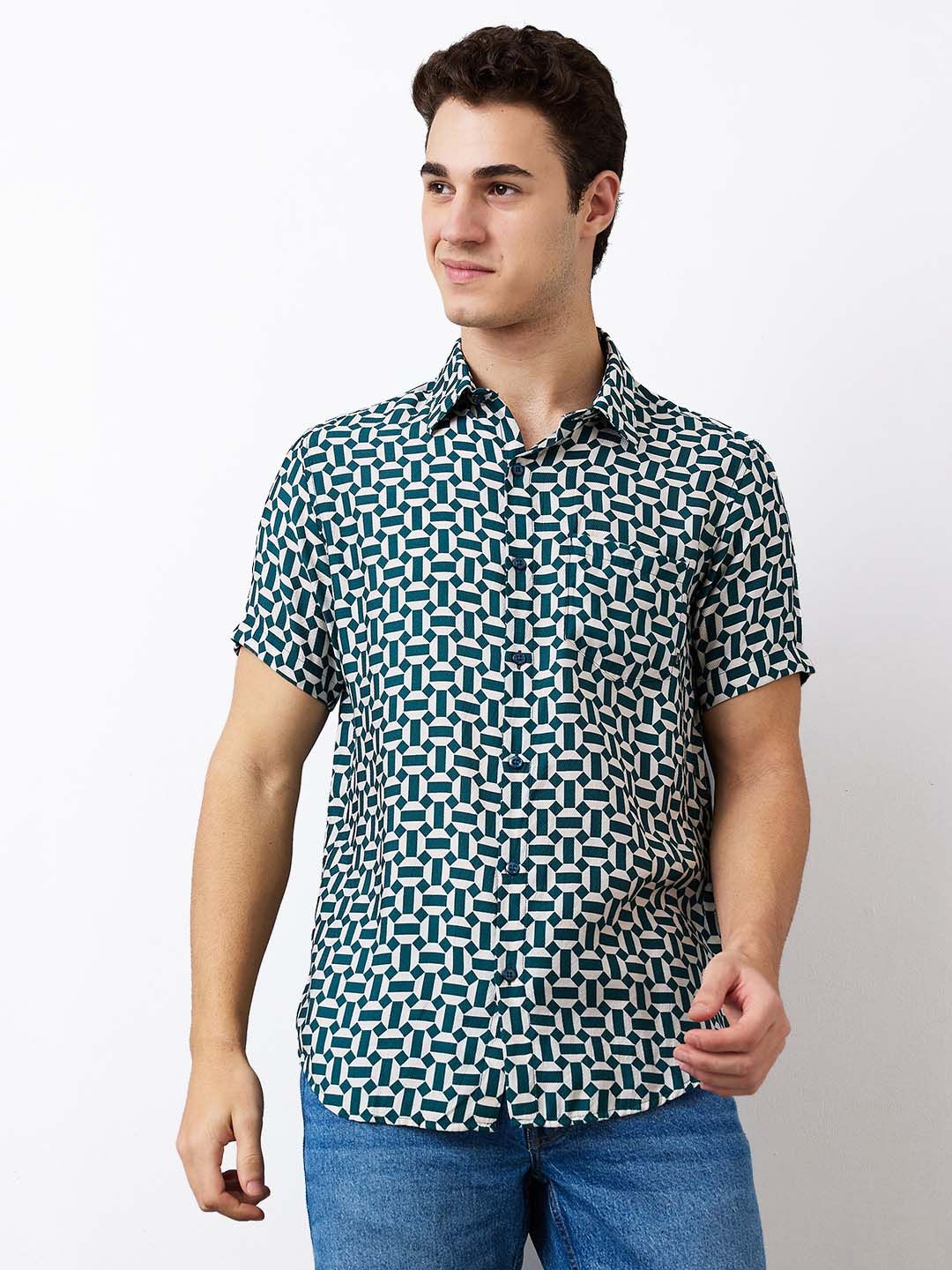 SPYKAR Men Spread Collar Geometric Printed Casual Shirt