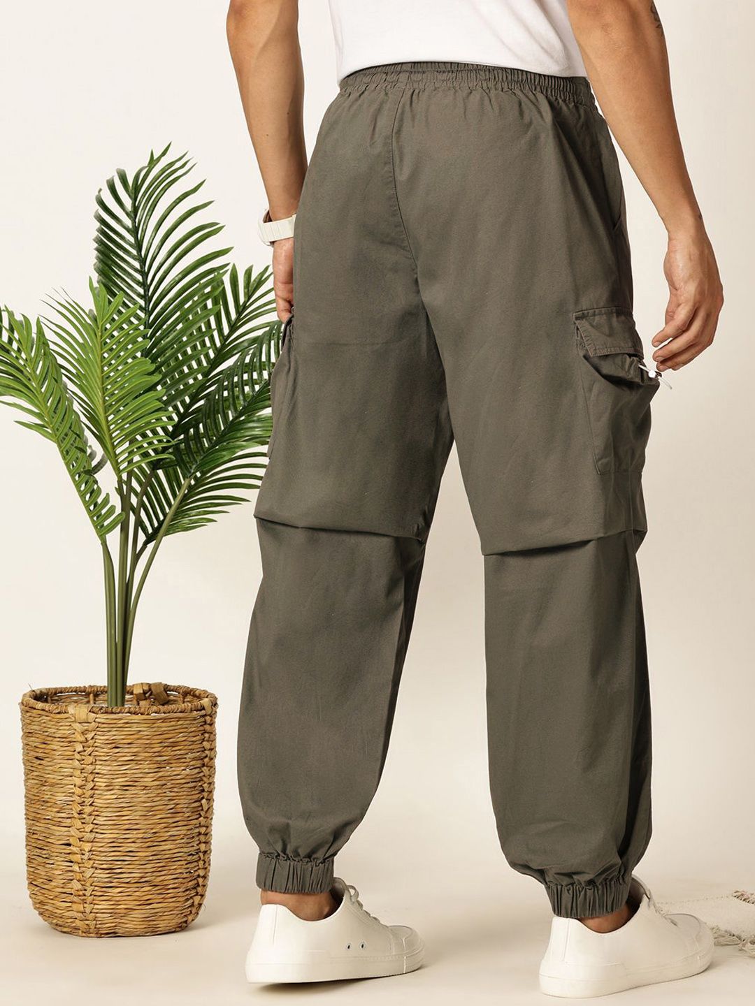 Thomas Scott Men Mid-Rise Comfort Easy Wash Cargos Trousers