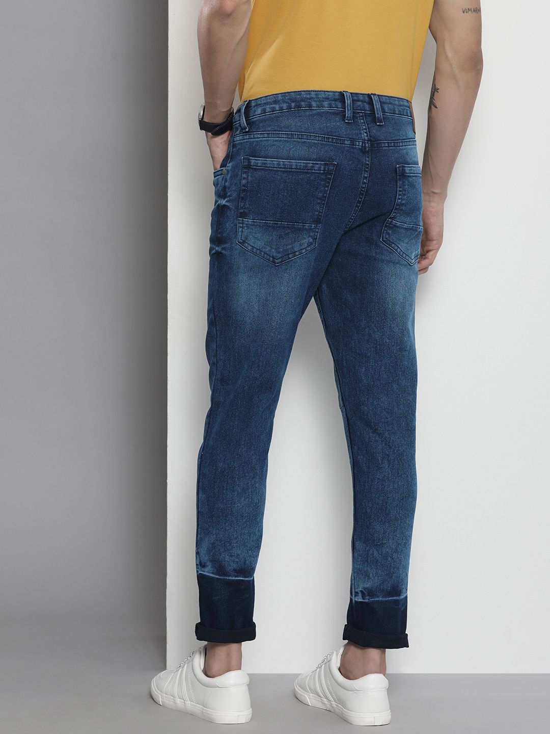 The Indian Garage Co Men Carrot Fit Light Fade Stretchable Jeans