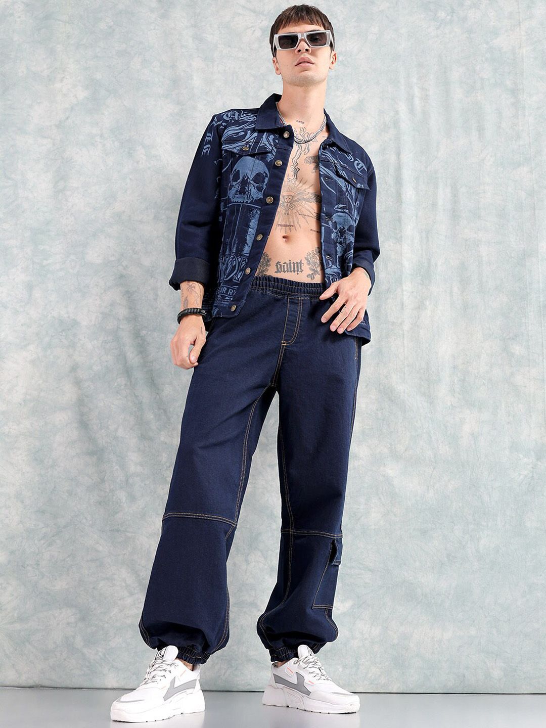 The Indian Garage Co Men Mid-Rise Loose Fit Contrast Stitch Stretchable Cargo Jogger Jeans