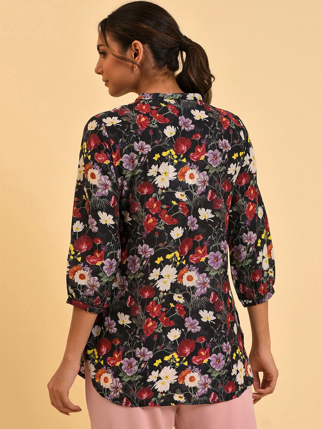W Black & Red Floral Printed Mandarin Collar Shirt Style Top