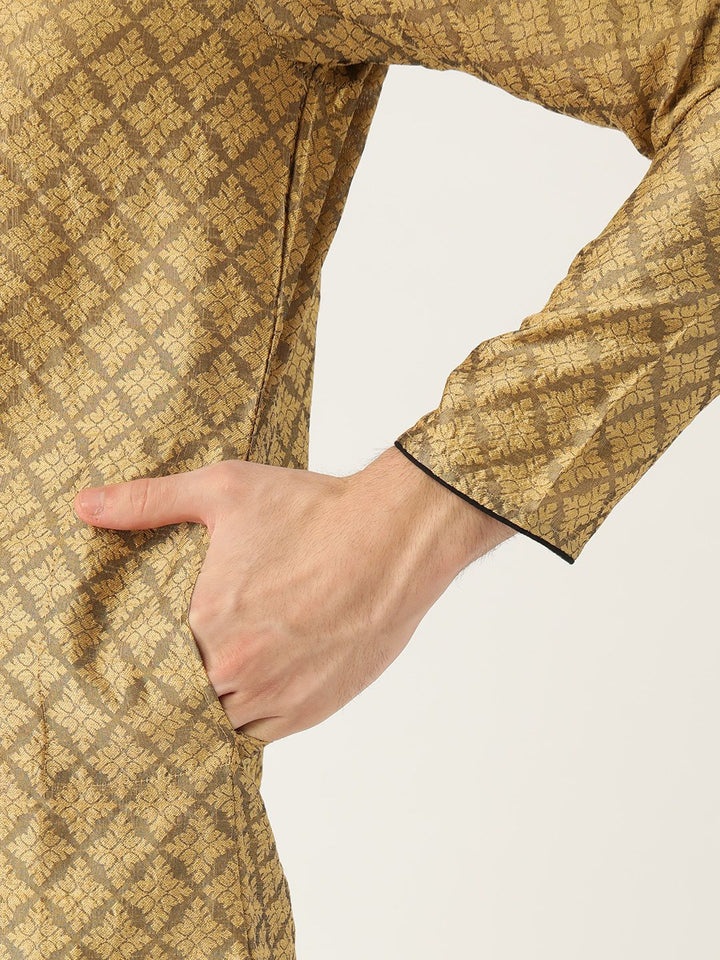 SOJANYA Men Golden Woven Design Straight Kurta