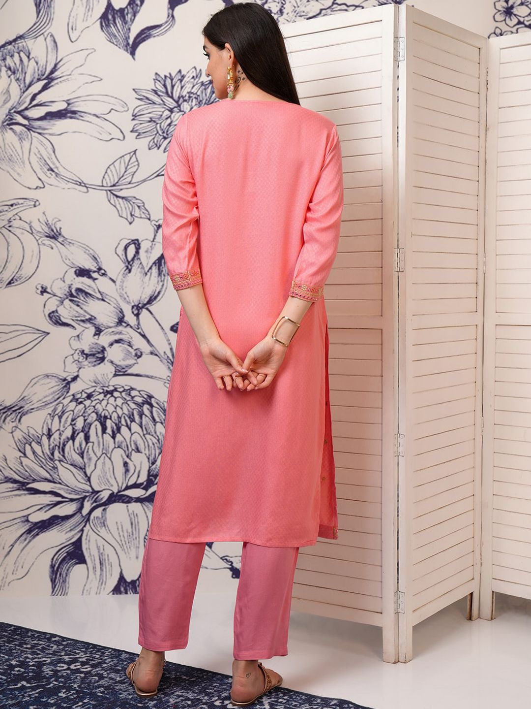 Vishudh Peach Floral Embroidered Thread Work Straight Kurta