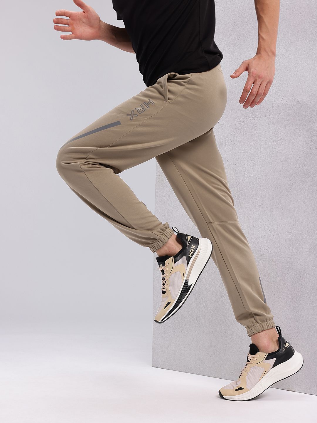 HRX oleh Hrithik Roshan Men Butiran Reflektif Rapid-Dry Running Seluar Lintasan