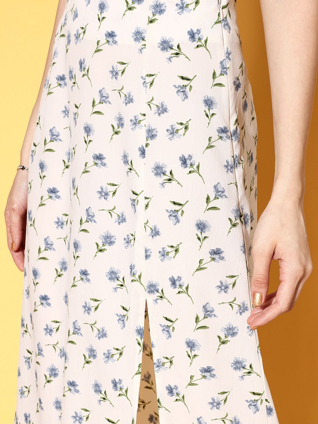 Berrylush White Floral Vacay Attire