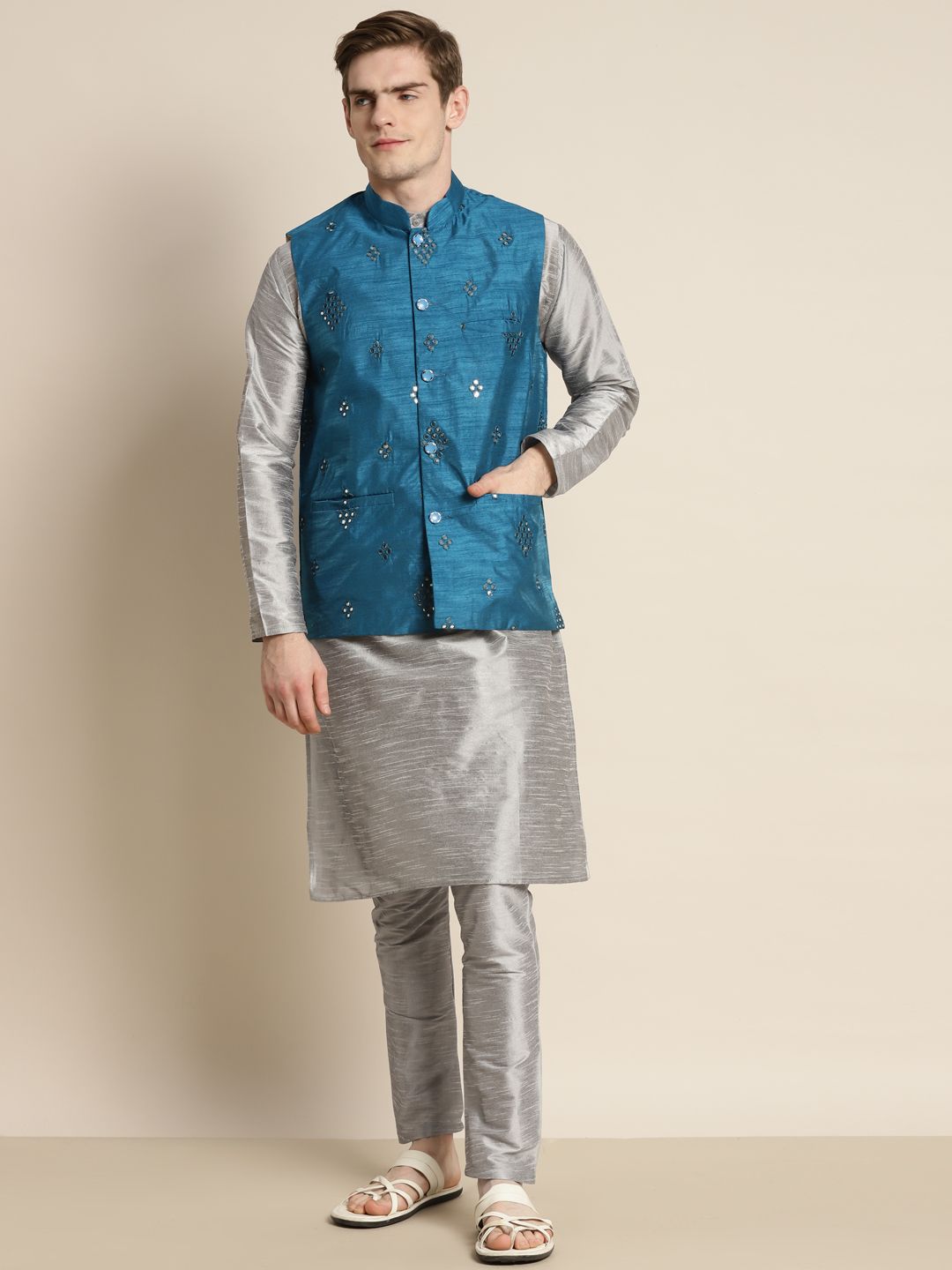 SOJANYA Kurta Solid Lelaki dengan jaket Churidar & Mirror Work