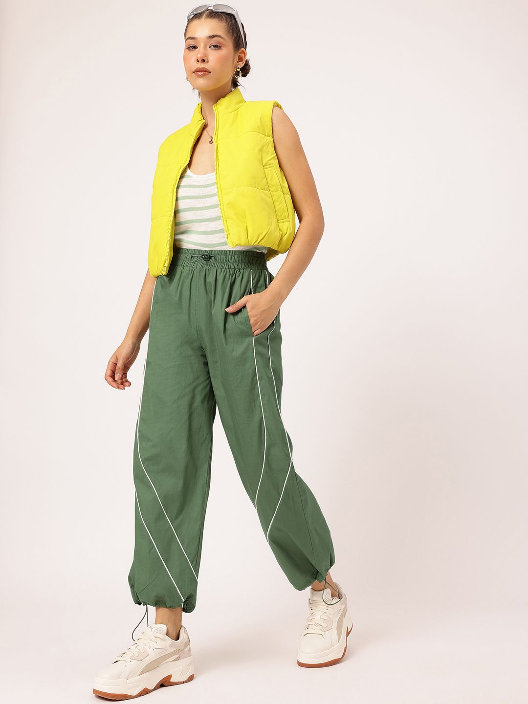 DressBerry Women Relaxed High-Rise Toggle Hem Joggers