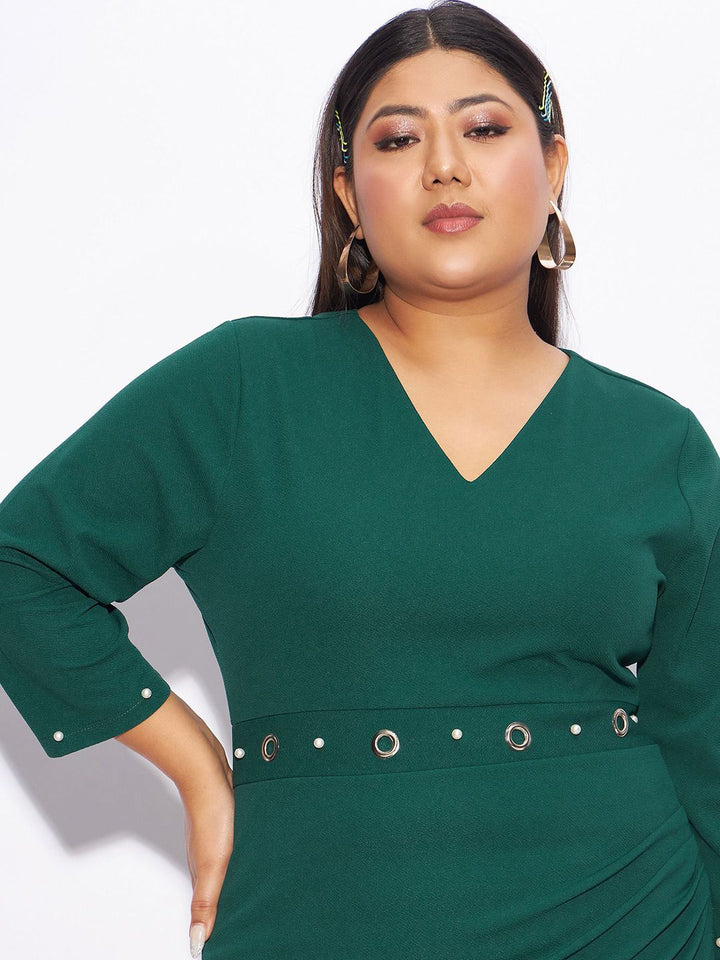 SASSAFRAS Curve Plus Size V-Neck Sheath Dress