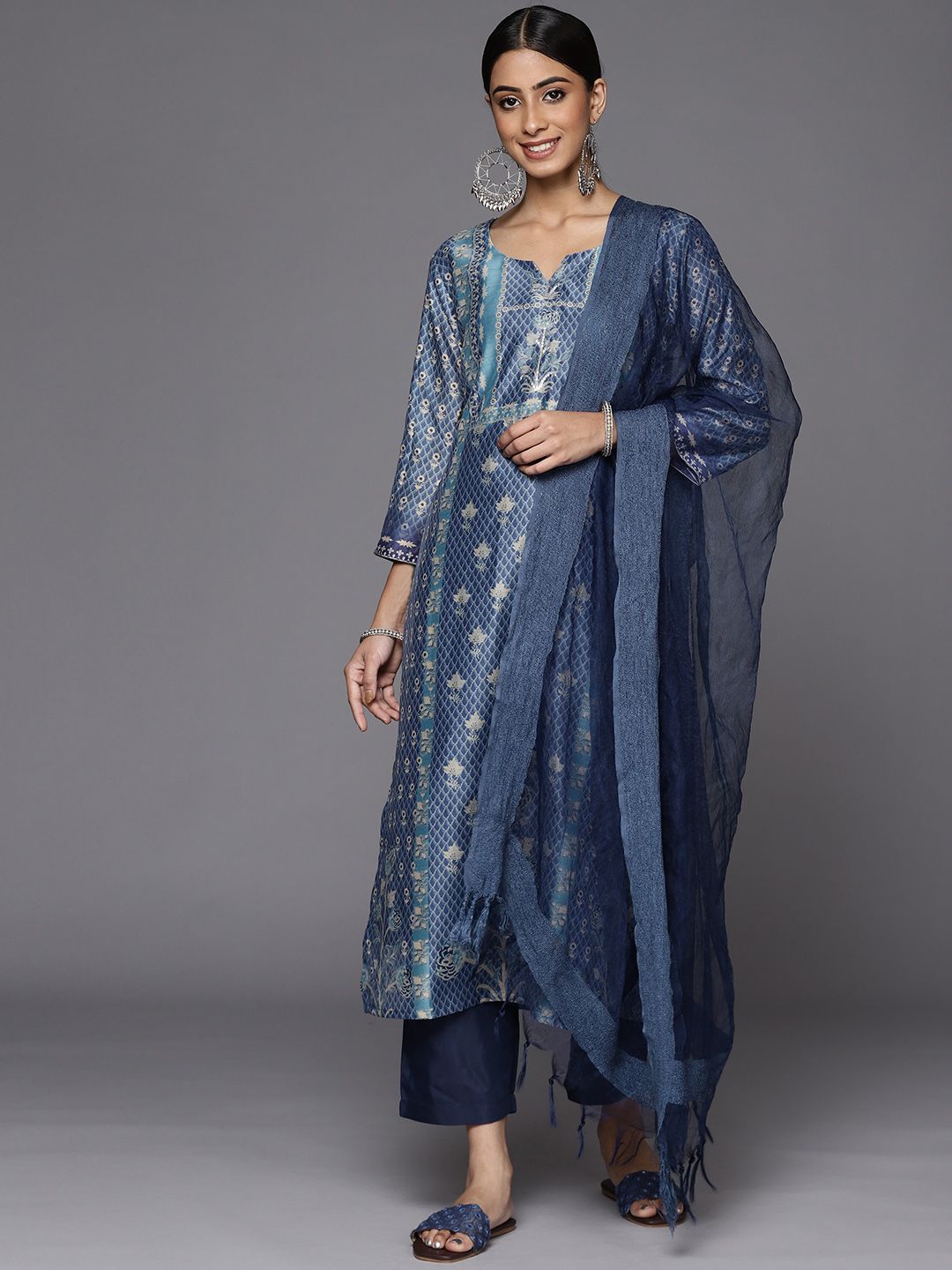 Varanga Women Blue Floral Printed Sequinned Kurta with Trousers & With Dupatta