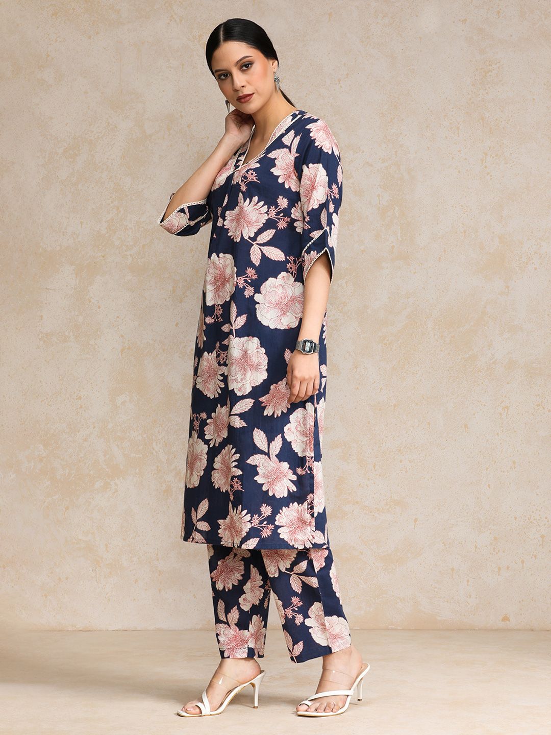 Varanga Women Floral Printed Regular Pure Cotton Kurta with Trousers