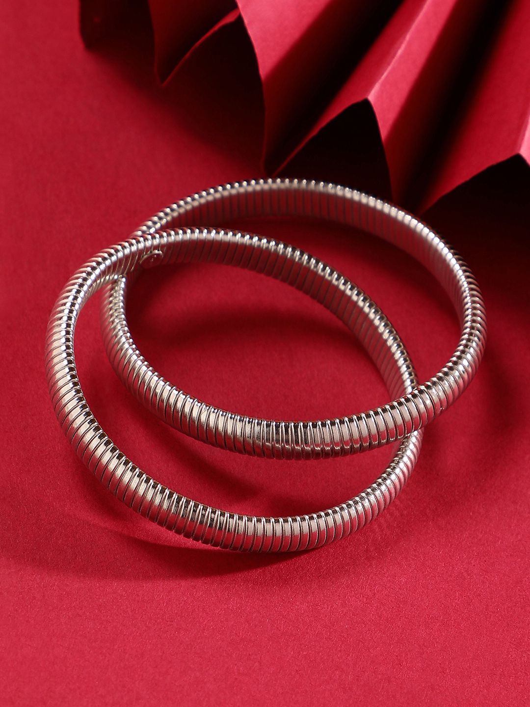 Gelang gaya bergaya bergelombang ribbed-gulung wanita perak