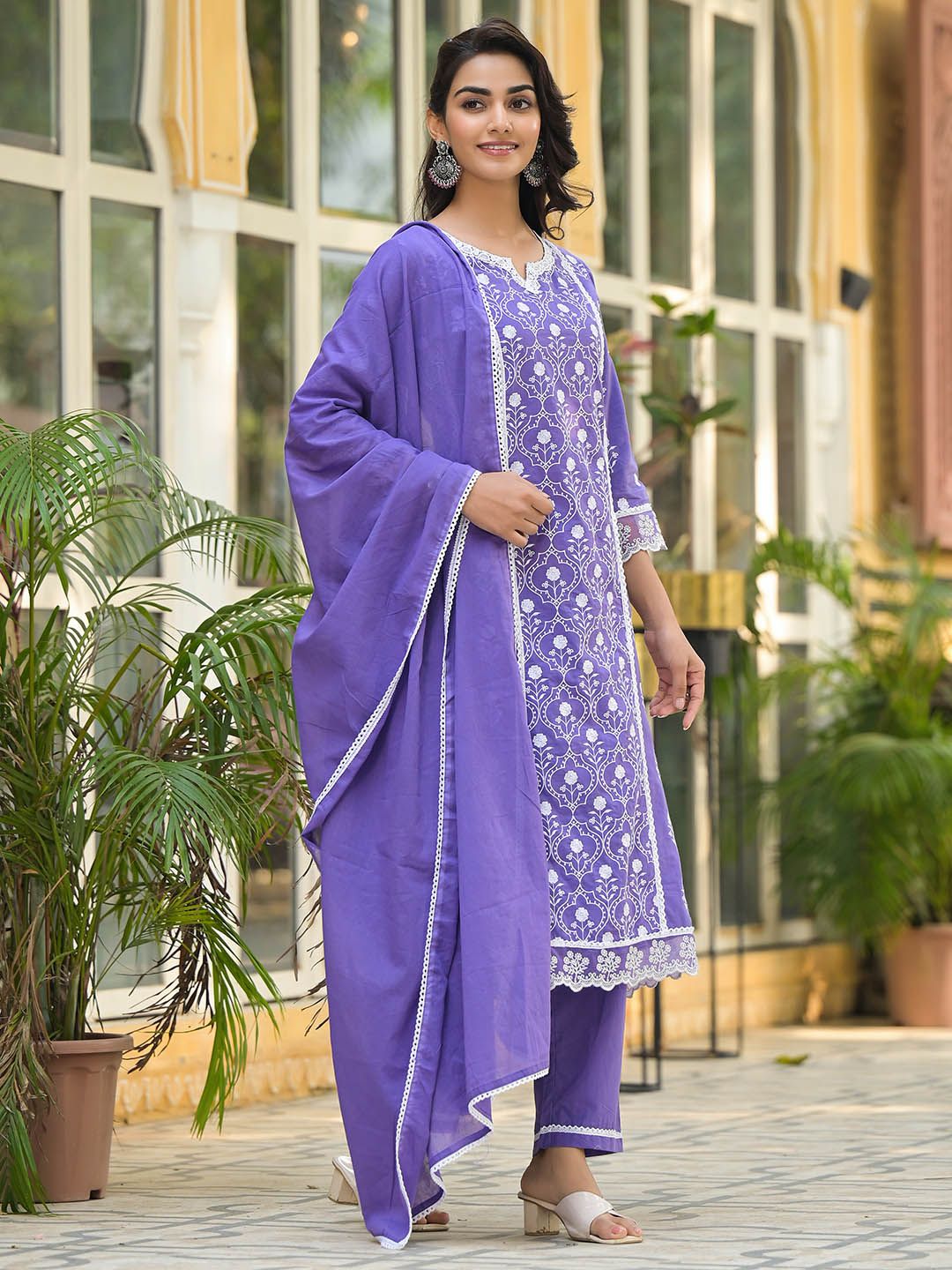 Varanga Floral Cotch Neck Kurta Kapas Tulen Dengan Seluar & Dupatta