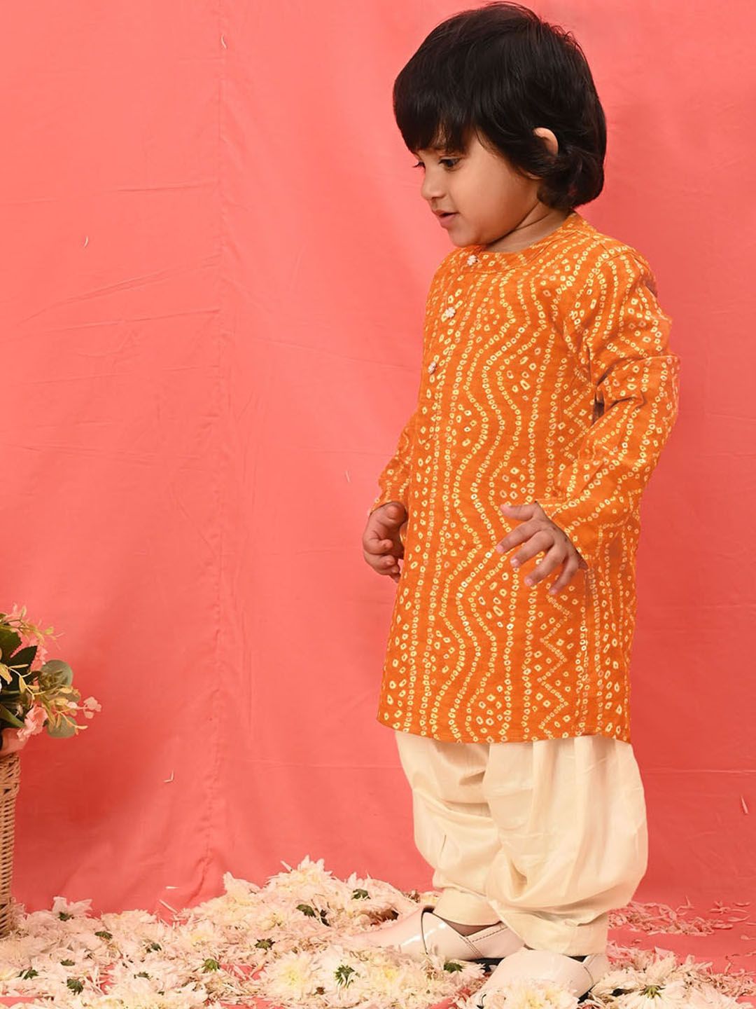 VASTRAMAY Boys Bandhani Printed Band Collar Straight Kurta With Patiala